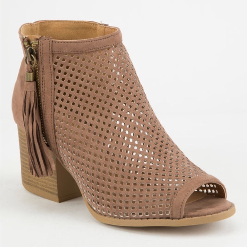 QUPID peep toe booties